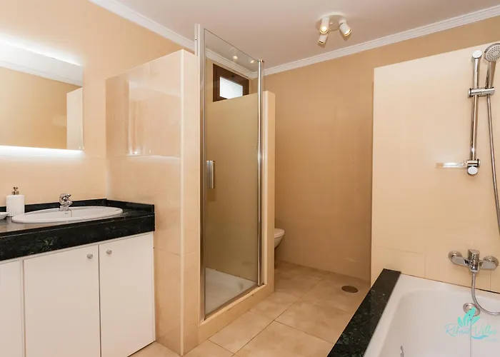 Casa Familia Villa *